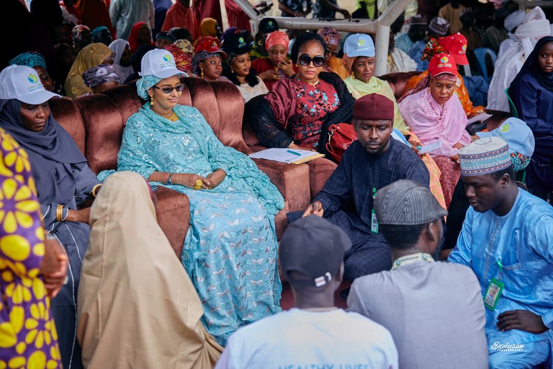 Founder meeting with community members